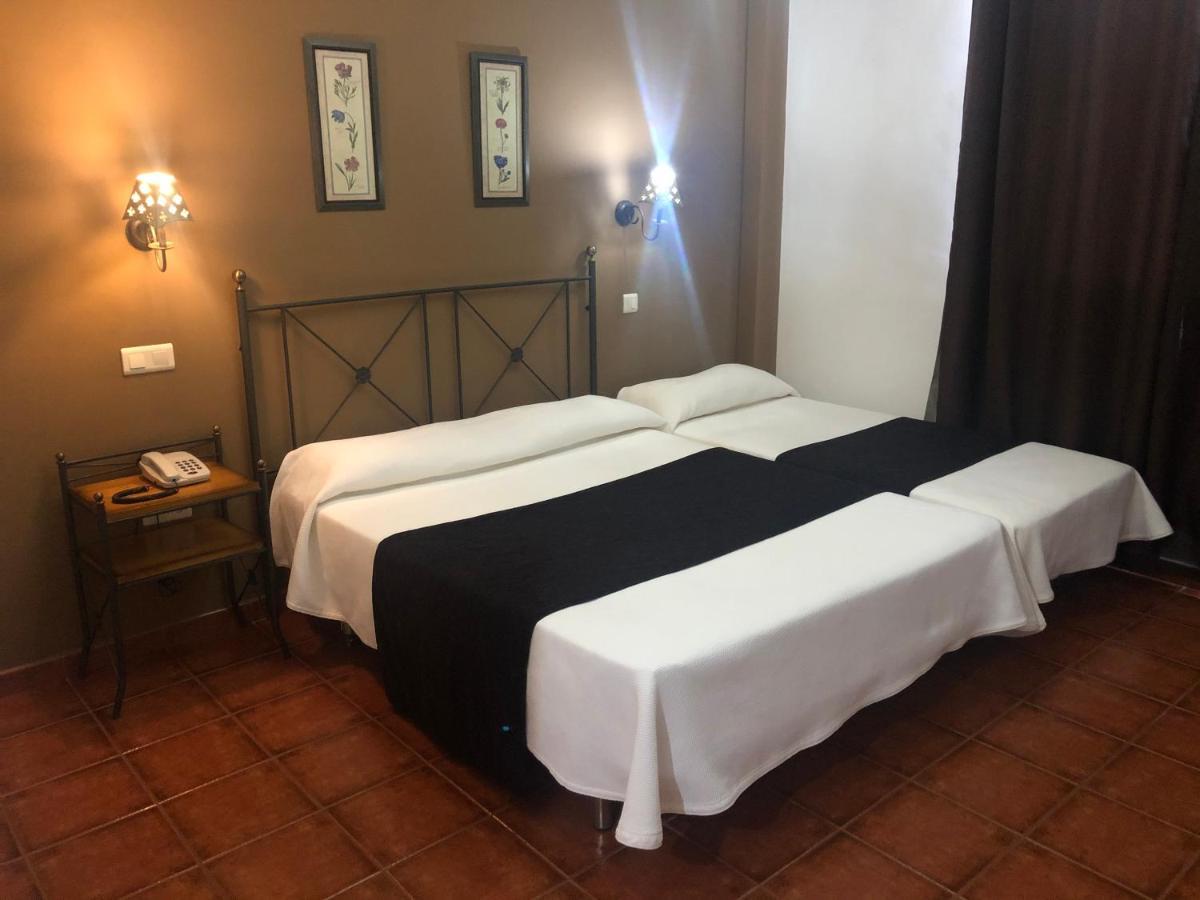 Area De Servicio Los Cerrillos Peraleda de la Mata Dış mekan fotoğraf